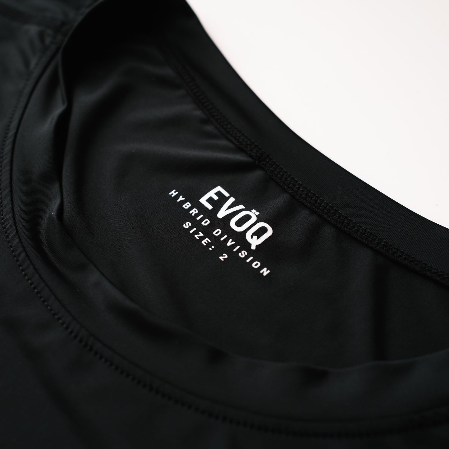 Evöq Apex Tee